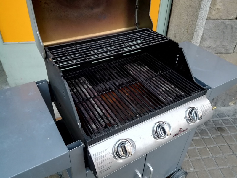 barbacoa gas grillstar usada inox 85.5-111x72-138x45-53 (55eu) 1u